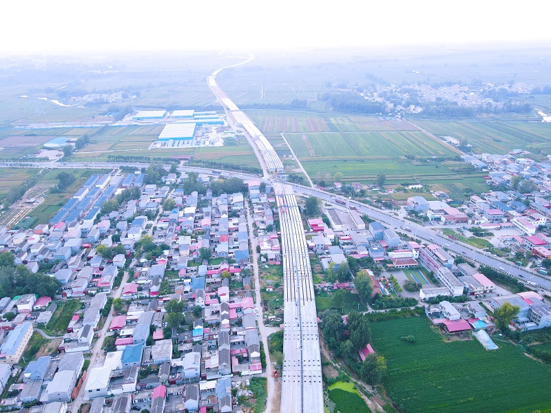 沈盧高速沈遂段6標一工區(qū)一關(guān)鍵線路預(yù)制箱梁安裝完成.jpg